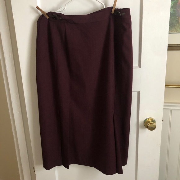 Vanity Fair size 18 long skirt- lovely pleats down the front, never worn - Picture 1 of 9